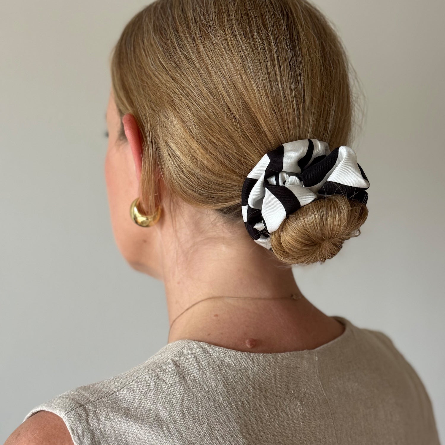 SILK SCRUNCHIE